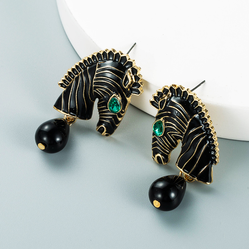 Boucles D&#39;oreilles Tête De Cheval À Rayures Zèbre Animal Créatif De Personnalité display picture 3