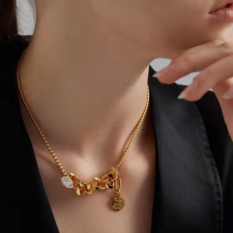 Geometric Chain Golden Pearl Personality Necklace Hip-hop Trend Clavicle Chain display picture 1