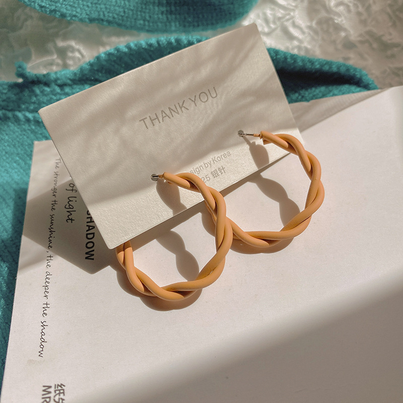 Matte Color Twist Earring Female Retro Hong Kong Style Twisted Circle Earrings Geometric Personality Simple Earrings Ear Jewelry display picture 6