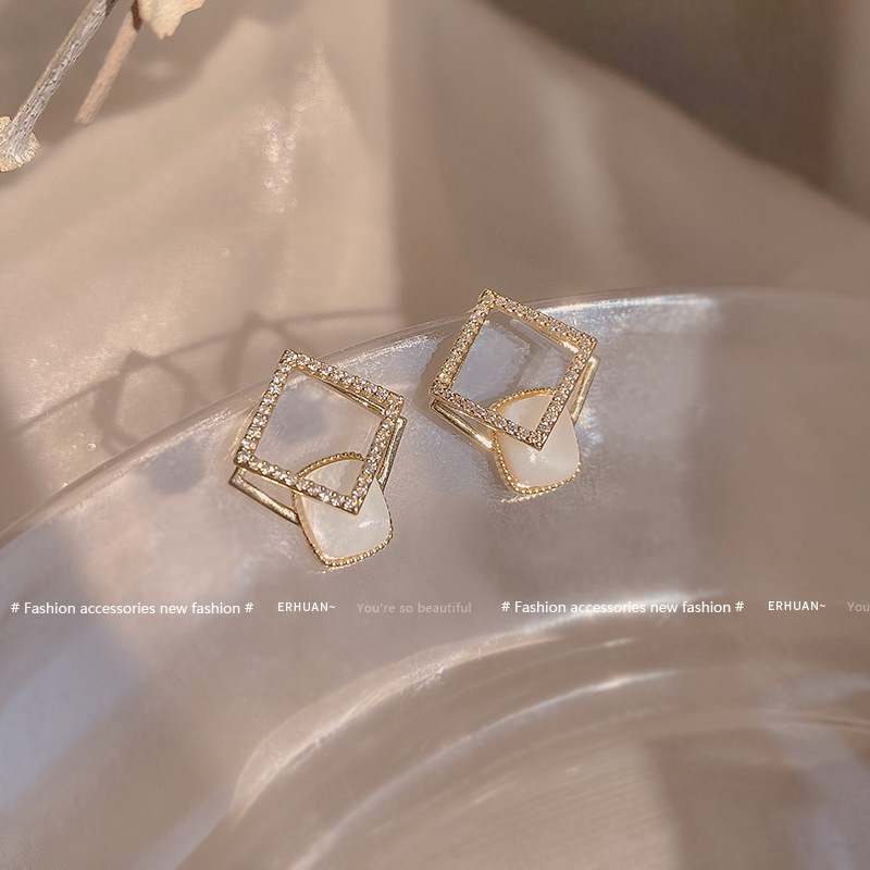 Korea's Micro-inlaid Simple Geometric Square Earrings Zircon Fashion Earrings display picture 3