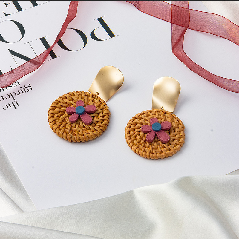 Korean Style Retro Fashion New Design Wood Rattan Small Flower Earrings display picture 3