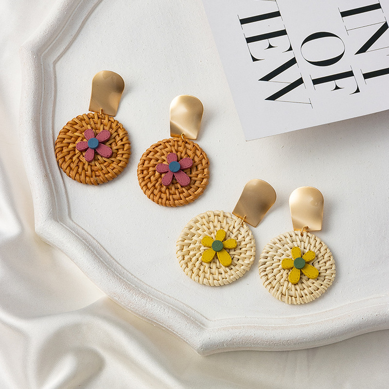 Korean Style Retro Fashion New Design Wood Rattan Small Flower Earrings display picture 4