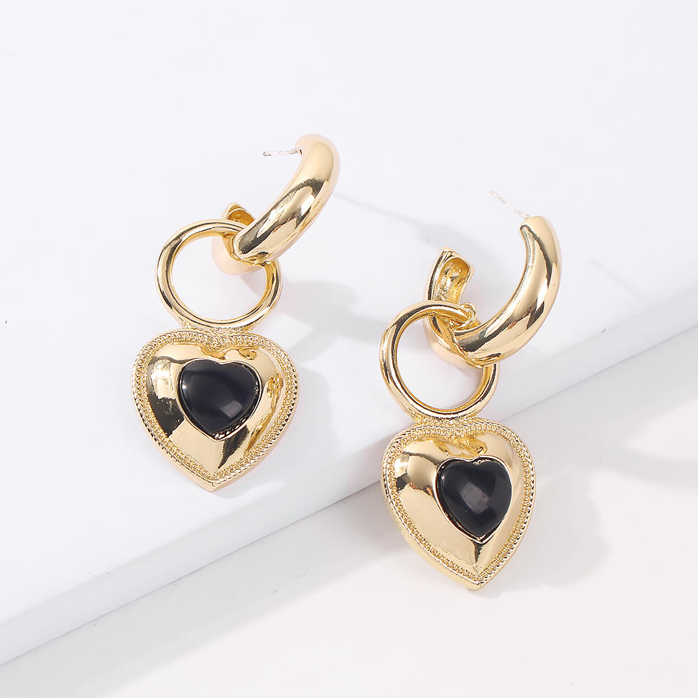 Baroque Style Elegant Heart Pendant Earrings display picture 3