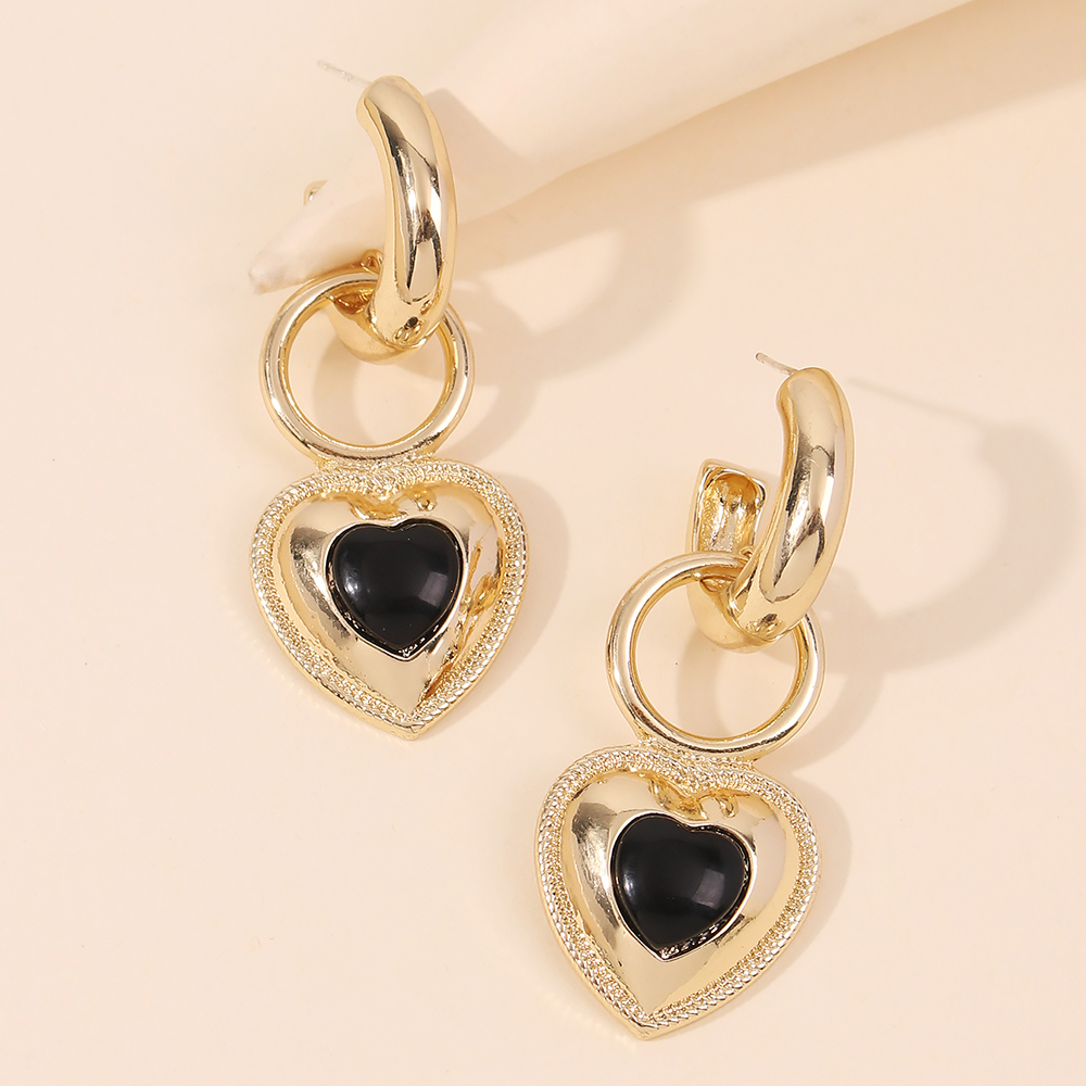 Baroque Style Elegant Heart Pendant Earrings display picture 4