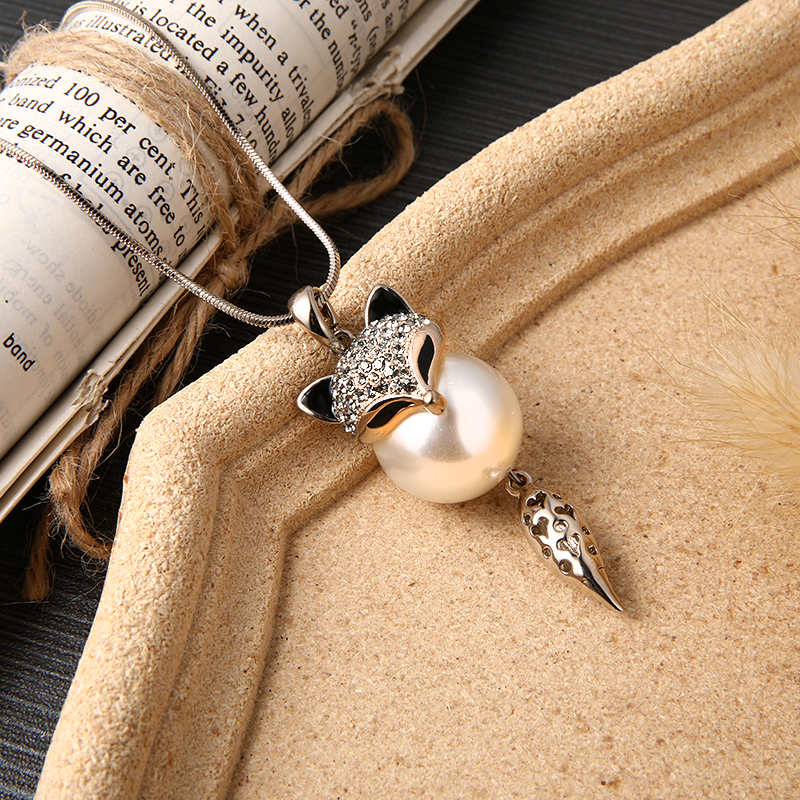 Brass Cute Fox Pearl Sweater Chain display picture 1