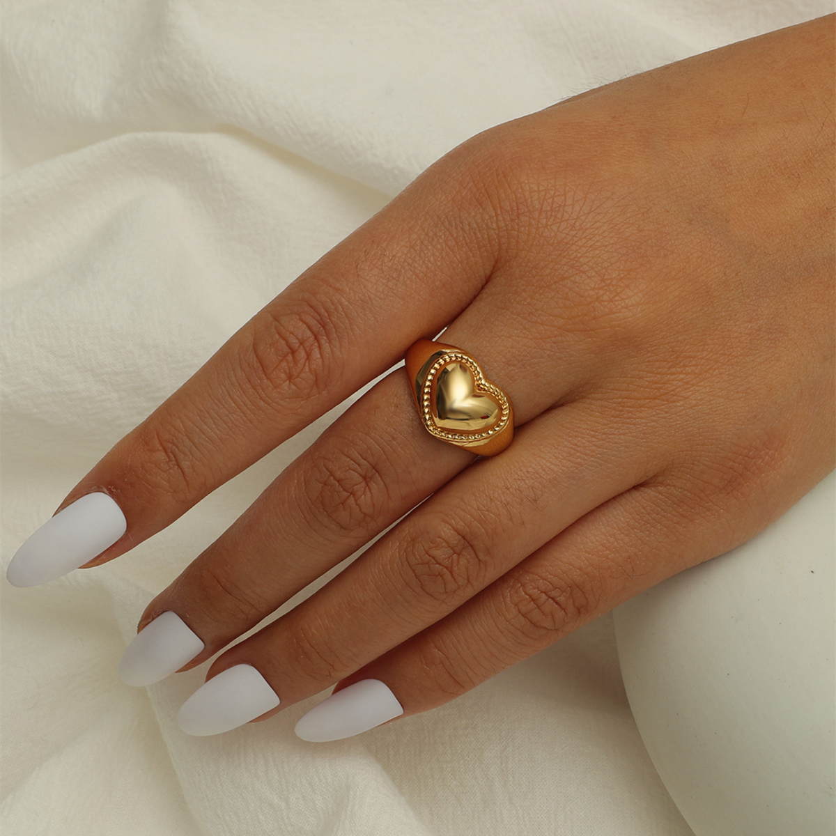 Retro Open Ring Trend Wild Fashion Peach Heart Ring display picture 1