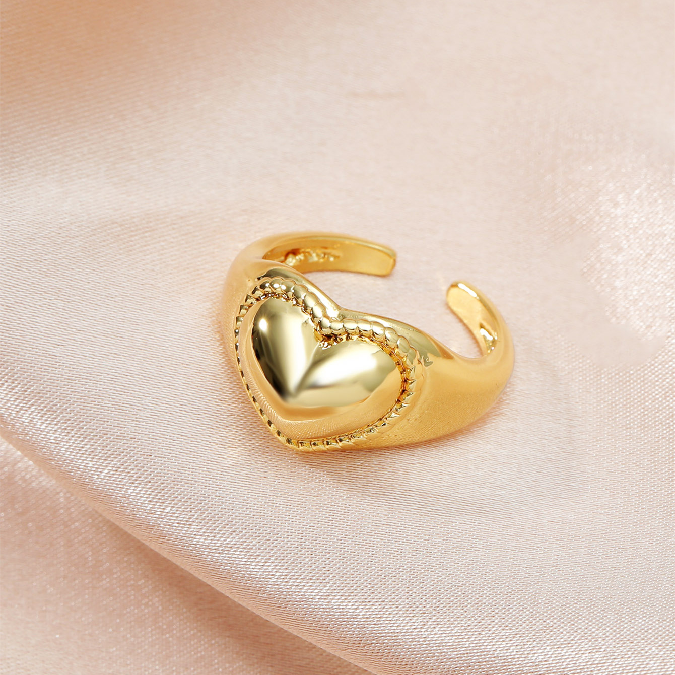 Retro Open Ring Trend Wild Fashion Peach Heart Ring display picture 2