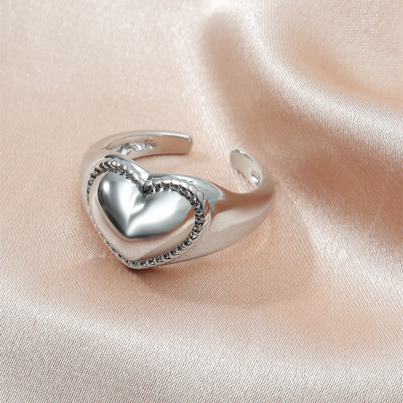 Retro Open Ring Trend Wild Fashion Peach Heart Ring display picture 4