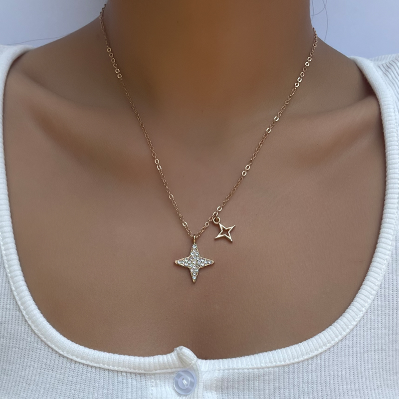 Fashion Diamond-studded Star Necklace display picture 1