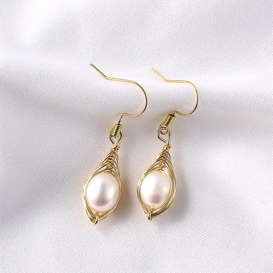 Fashion Pearl Shell Pendant Earrings display picture 2