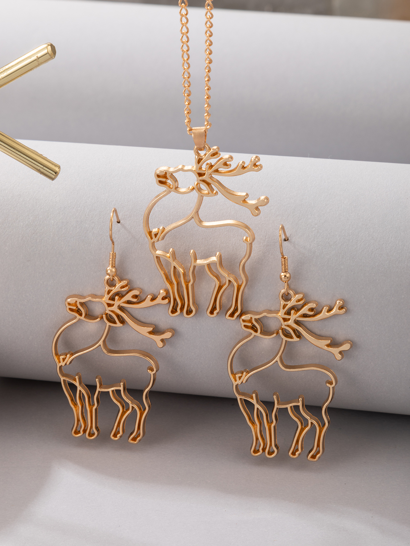New Jewelry Christmas Golden Giraffe Necklace Earrings Set display picture 3