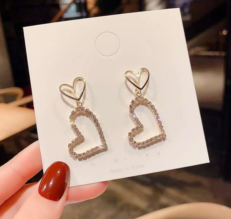 Silver Needle South Korea's New Earrings Female Temperament Heart Earrings display picture 1