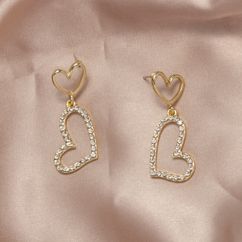 Silver Needle South Korea's New Earrings Female Temperament Heart Earrings display picture 4