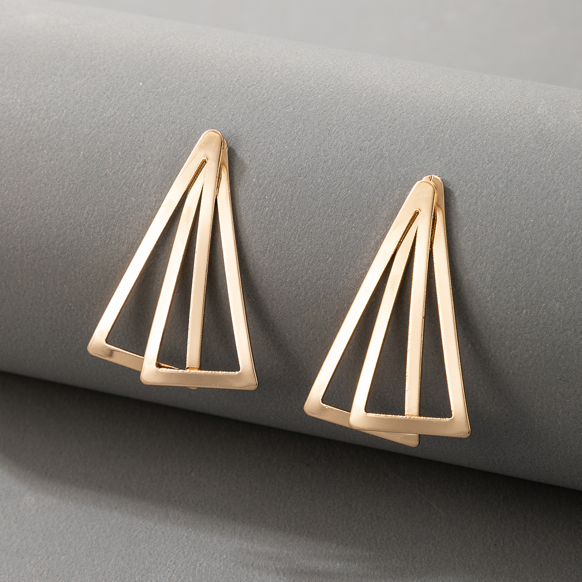 European And American Simple Exaggerated Geometric Alloy Earrings display picture 13