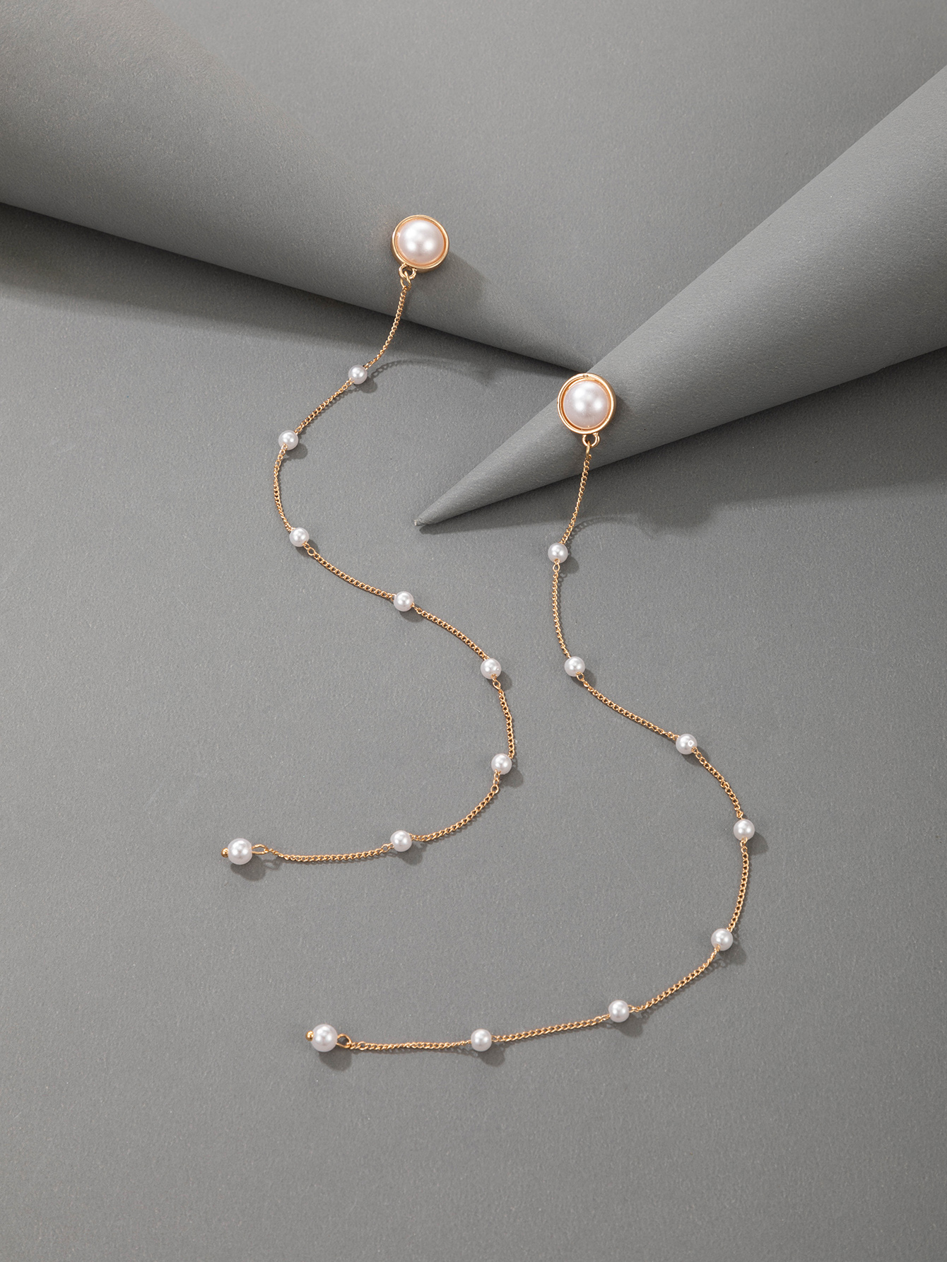 Mode Lange Perlenquastenohrringe Europäische Und Amerikanische Unregelmäßige Geometrische Ohrringe display picture 2