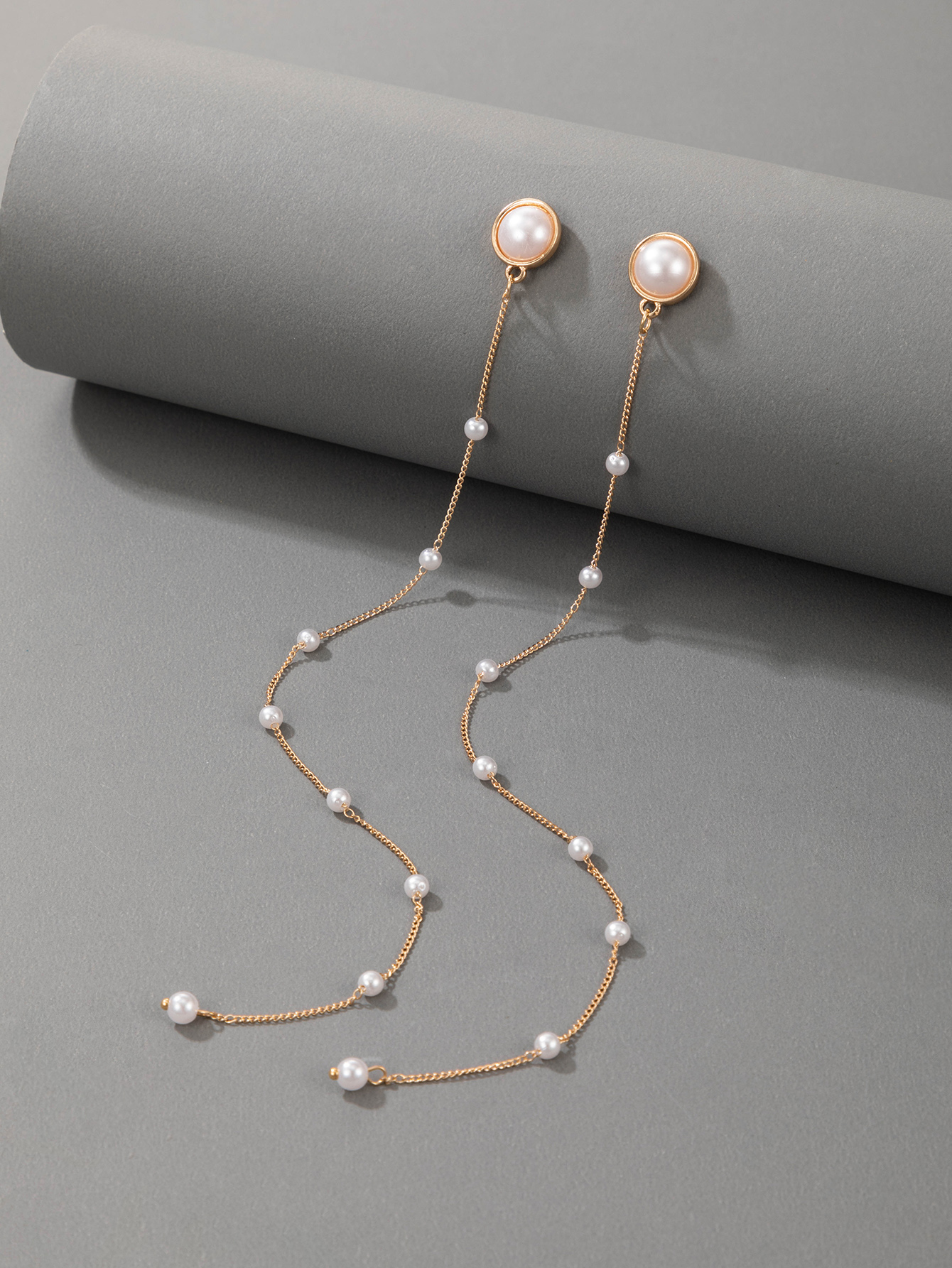 Mode Lange Perlenquastenohrringe Europäische Und Amerikanische Unregelmäßige Geometrische Ohrringe display picture 4