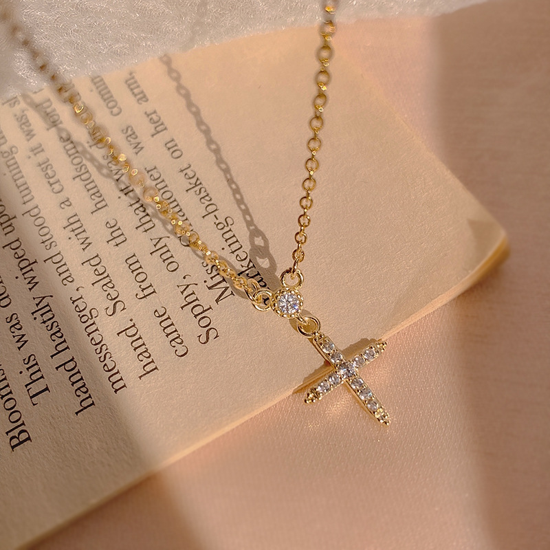 Titanstahl Diamant Schlüsselbeinkette Koreanische Nische Einfache Kreuzkette Weiblich display picture 3