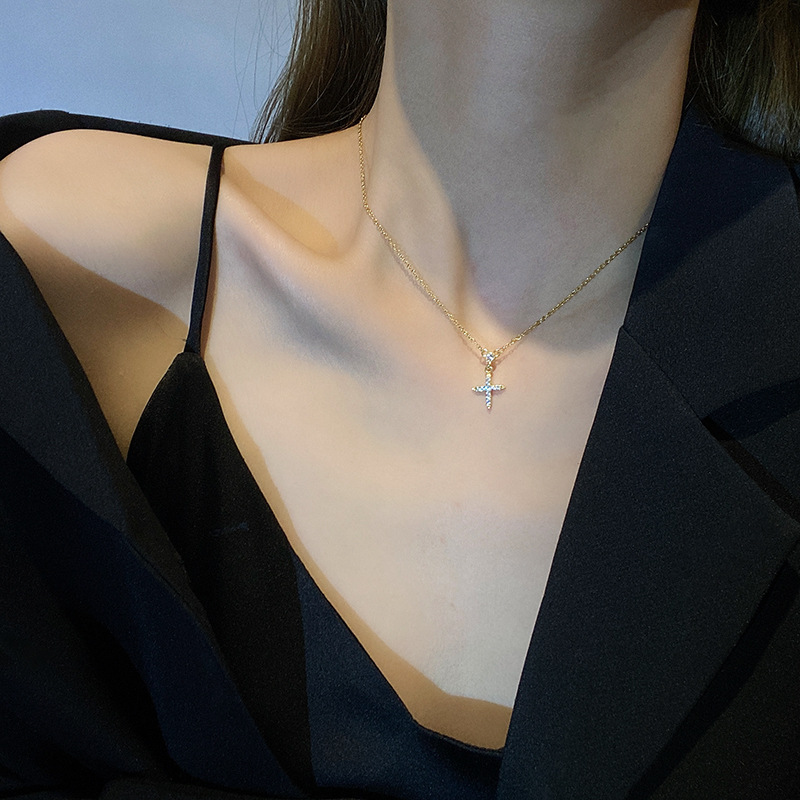 Titanium Steel Diamond Clavicle Chain Korean Niche Simple Cross Necklace Female display picture 4