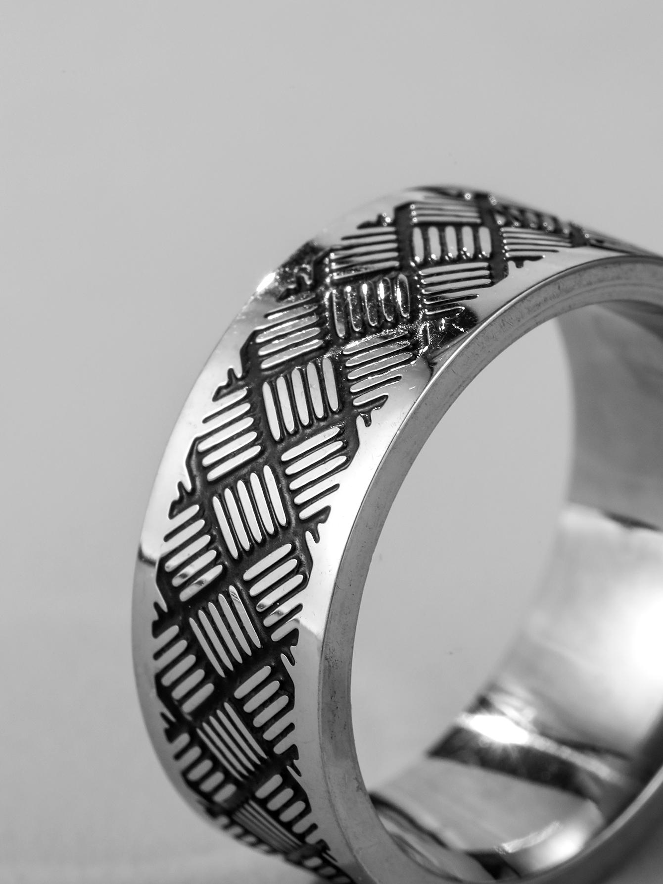 Men's Retro Titanium Steel Carved Ring Wholesale display picture 2