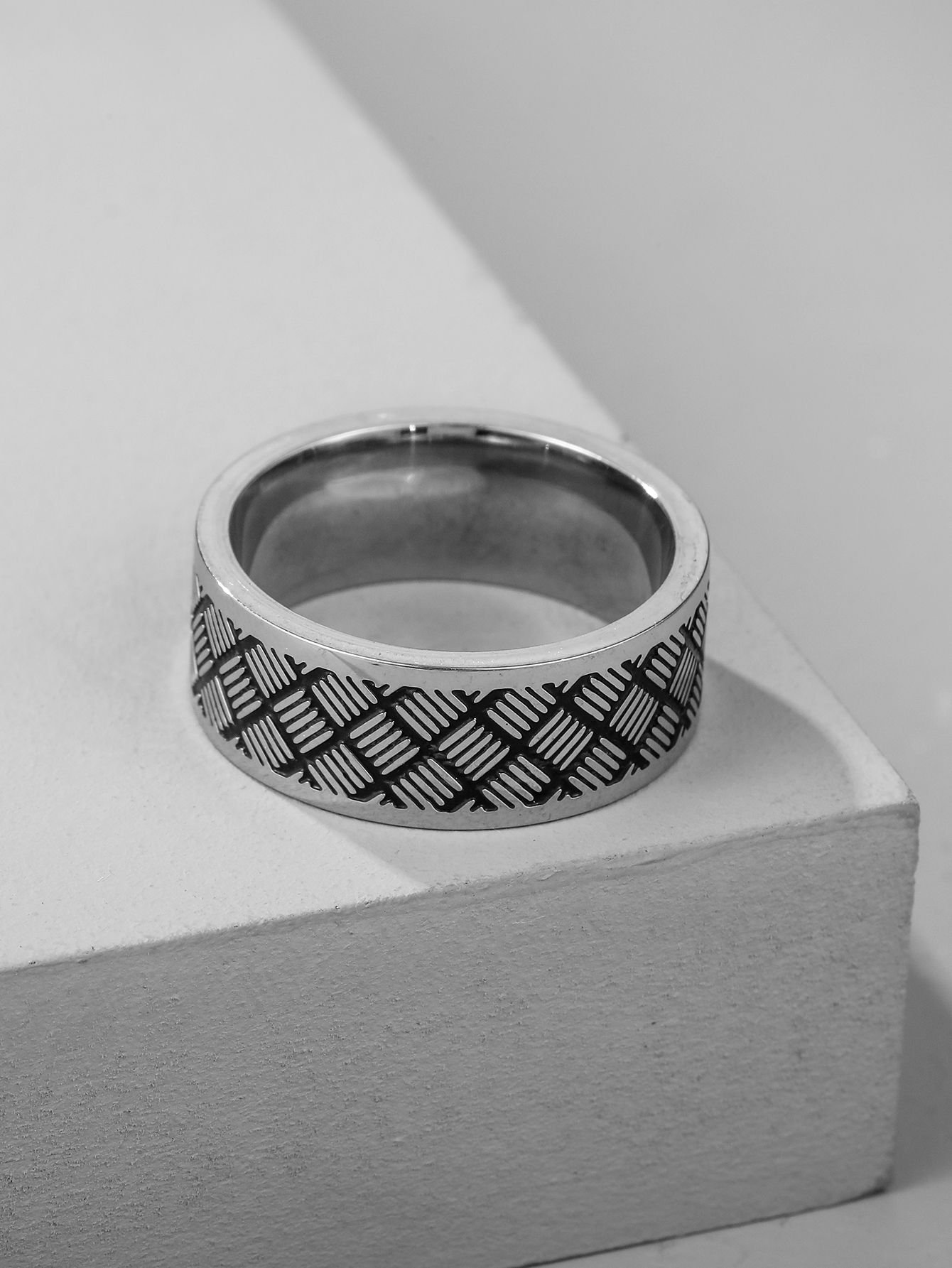 Men's Retro Titanium Steel Carved Ring Wholesale display picture 3