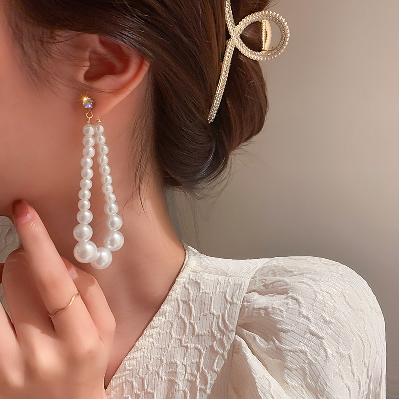 Fashion Pearl Diamond Drop-shaped Temperament Earrings Wholesale display picture 2