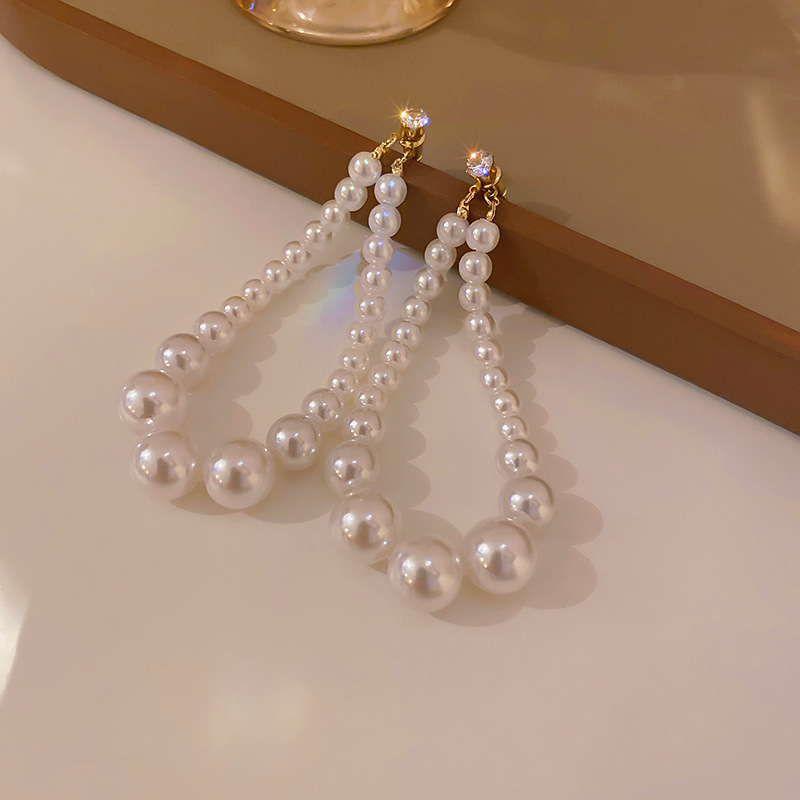 Fashion Pearl Diamond Drop-shaped Temperament Earrings Wholesale display picture 4