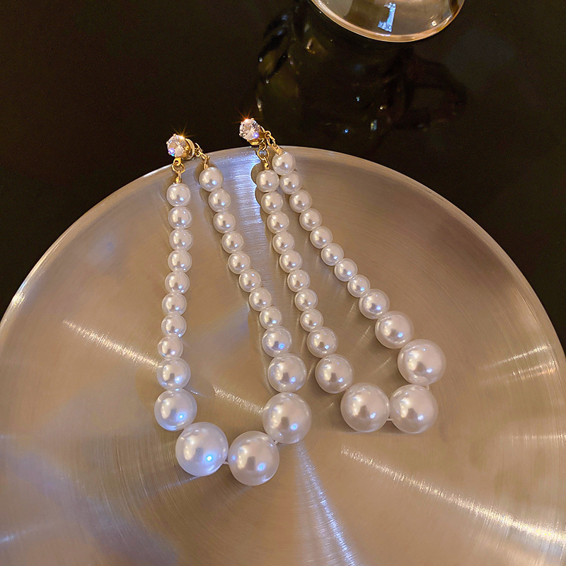 Fashion Pearl Diamond Drop-shaped Temperament Earrings Wholesale display picture 5