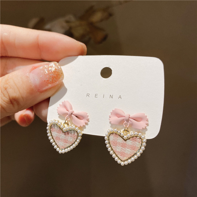 South Korea's New Trendy Design Pearl Lattice Heart Bow Stud Earrings display picture 6