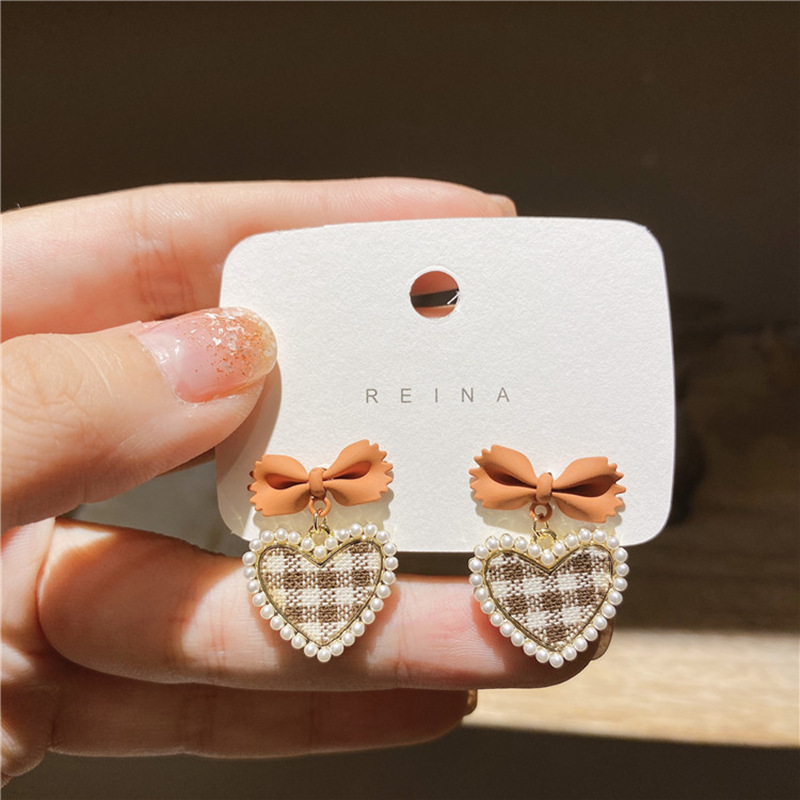 South Korea's New Trendy Design Pearl Lattice Heart Bow Stud Earrings display picture 7
