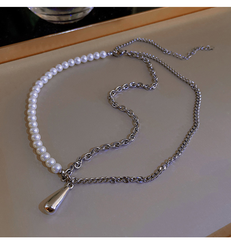 Korean Asymmetrical Design Sense Pearl Titanium Steel Drop-shaped Clavicle Chain display picture 4
