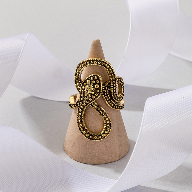 European And American Long Trend Snake Print Ring Punk Style Metal Animal Retro Exaggerated Snake Ring display picture 8