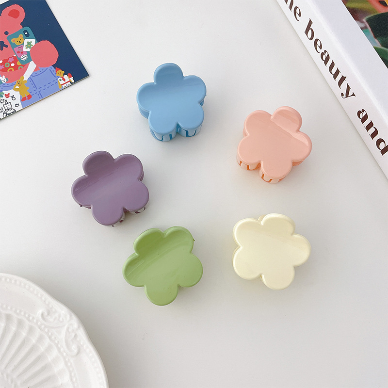 Korean Style New Solid Color Cute Flower Shape Hairpin Hair Accessories Party Travel Catch Clip display picture 1