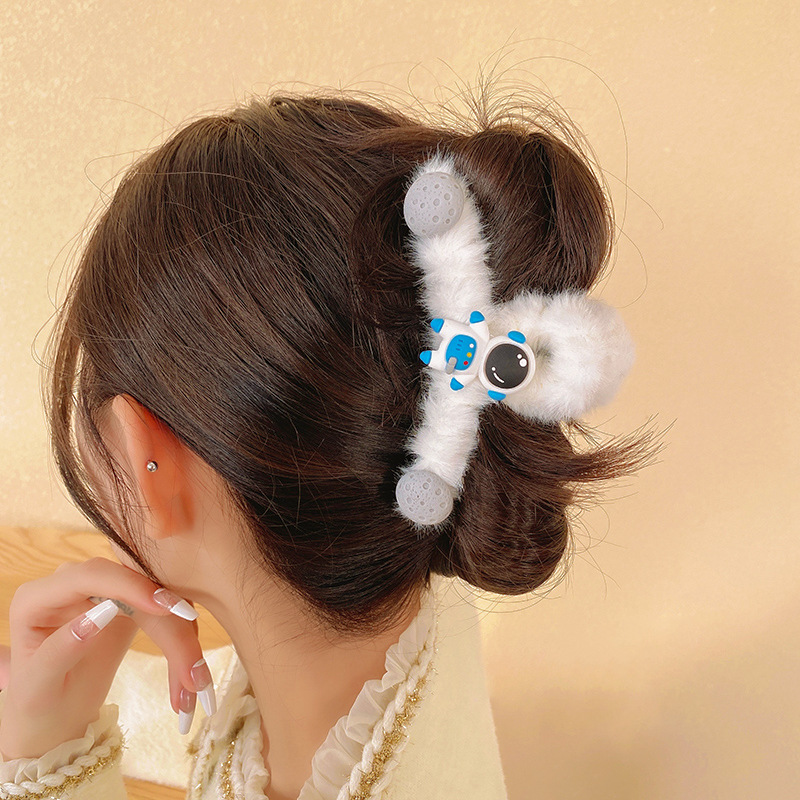 Fluffy Large Hair Volume Christmas Plush Shark Clip Plate Hair Catch Clip Cartoon Hair Clip Hair Accessories display picture 3