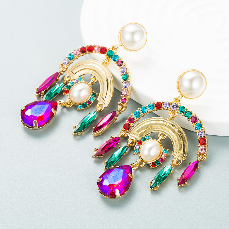 Modefarbe Diamant-serie Mehrschichtige Bogenlegierung Diamant Eingelegte Perlenohrringe Übertriebene Ohrringe display picture 5