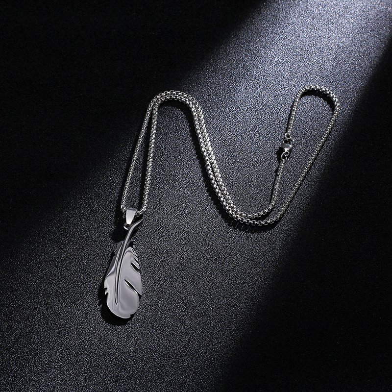 Men's Titanium Steel White Feather Pendent Necklace 60cm display picture 3
