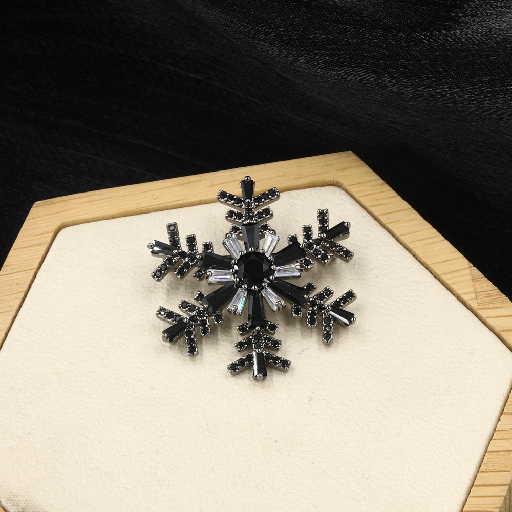 Exquisite Versatile Classic Snowflake Brooch display picture 1