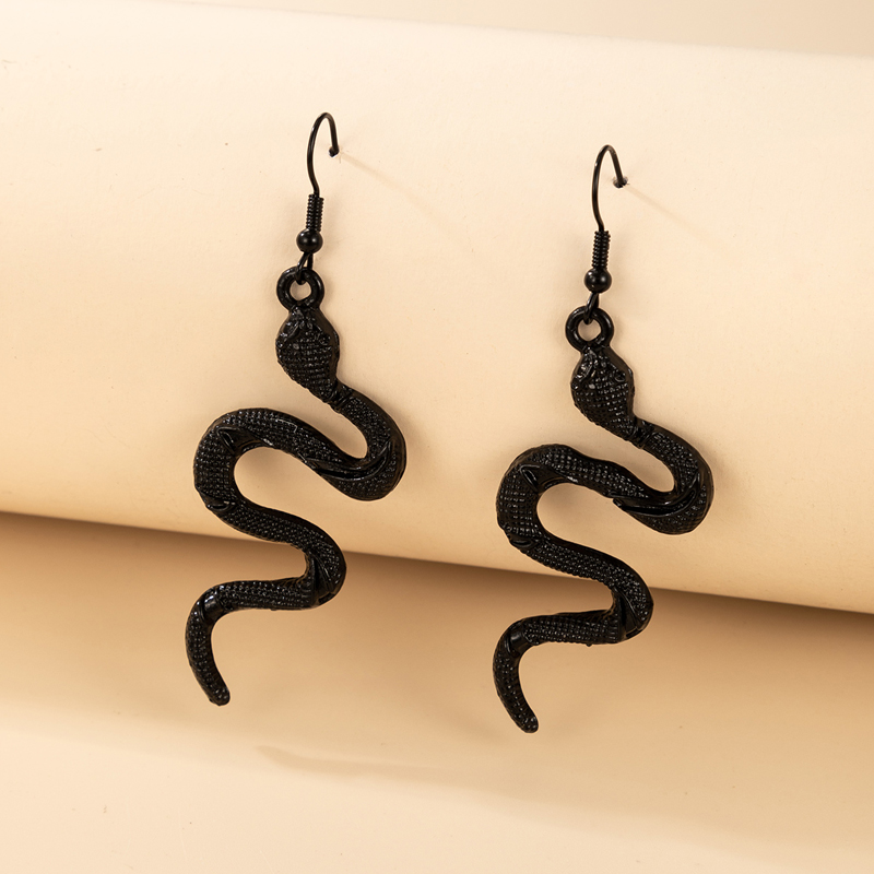 European And American Exaggerated Snake-shaped Earrings display picture 6