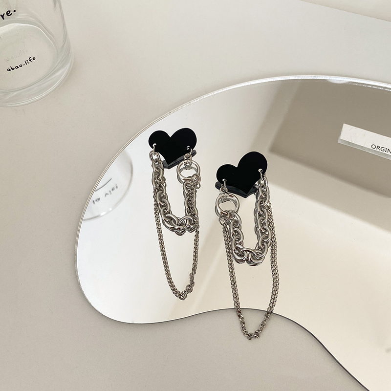 Korea Black Heart Tassel Chain Earrings Wholesale display picture 3