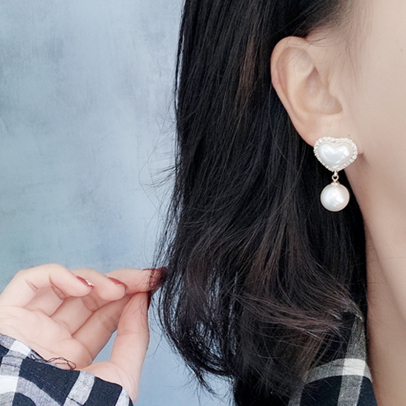 Korean Heart 2021 New Trendy Pearl Drop Earrings Women Wholesale display picture 1