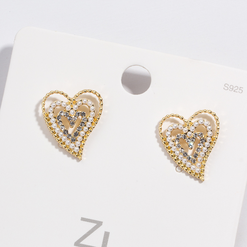 Korean Pearl Heart 2021 New Trendy Niche Alloy Earrings Female Wholesale display picture 1