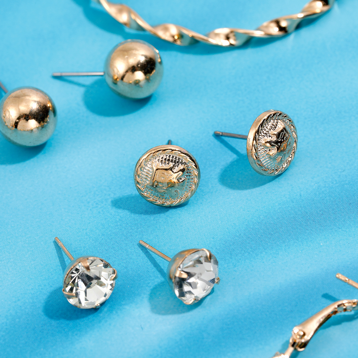 6 Pairs Of Gold Big Hoop Stud Earrings Set display picture 1