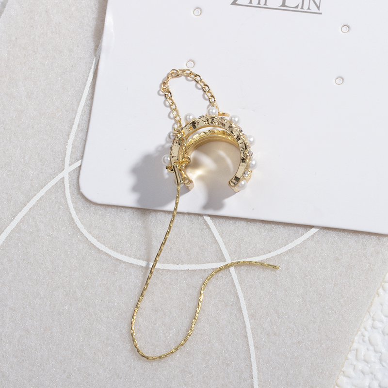 South Korean Diamond-studded Pearl Tassel Ear Bone Clips display picture 4