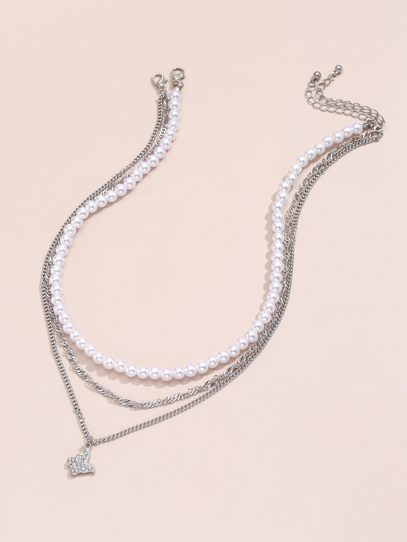 Europäische Und Amerikanische Modeimitat-perle Mit Zirkonia-schmetterling-anhänger Mehrschichtige Halskette display picture 1