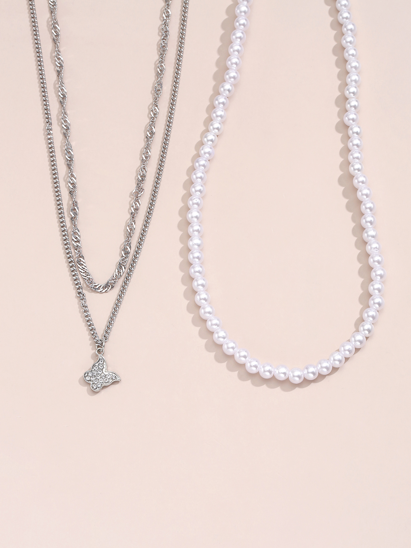 Europäische Und Amerikanische Modeimitat-perle Mit Zirkonia-schmetterling-anhänger Mehrschichtige Halskette display picture 2