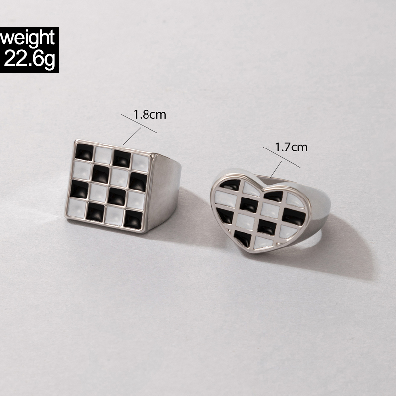 Hip-hop Einfacher Ring Schwarz-weißer Herz Geometrischer Schachbrettring Zweiteilig display picture 1