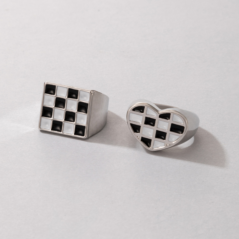 Hip-hop Simple Ring Black And White Heart Geometric Checkerboard Ring Two-piece display picture 2