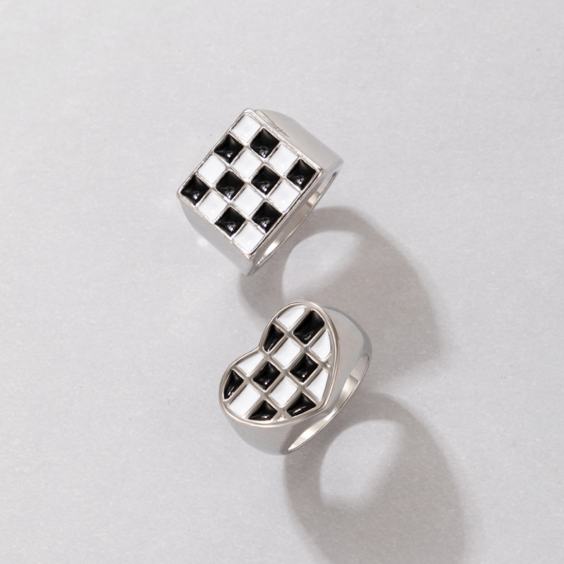 Hip-hop Simple Ring Black And White Heart Geometric Checkerboard Ring Two-piece display picture 4