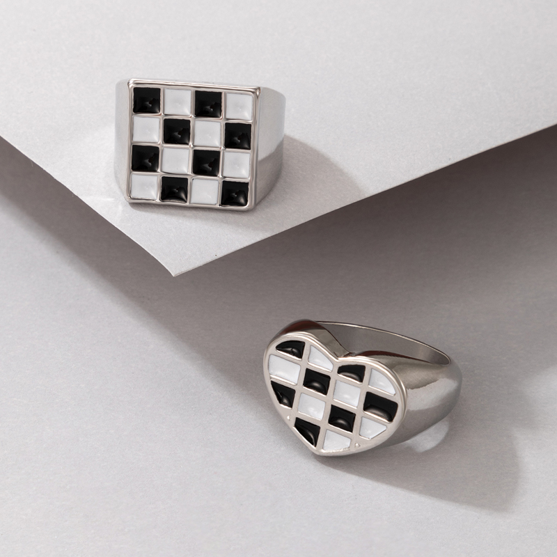 Hip-hop Simple Ring Black And White Heart Geometric Checkerboard Ring Two-piece display picture 5