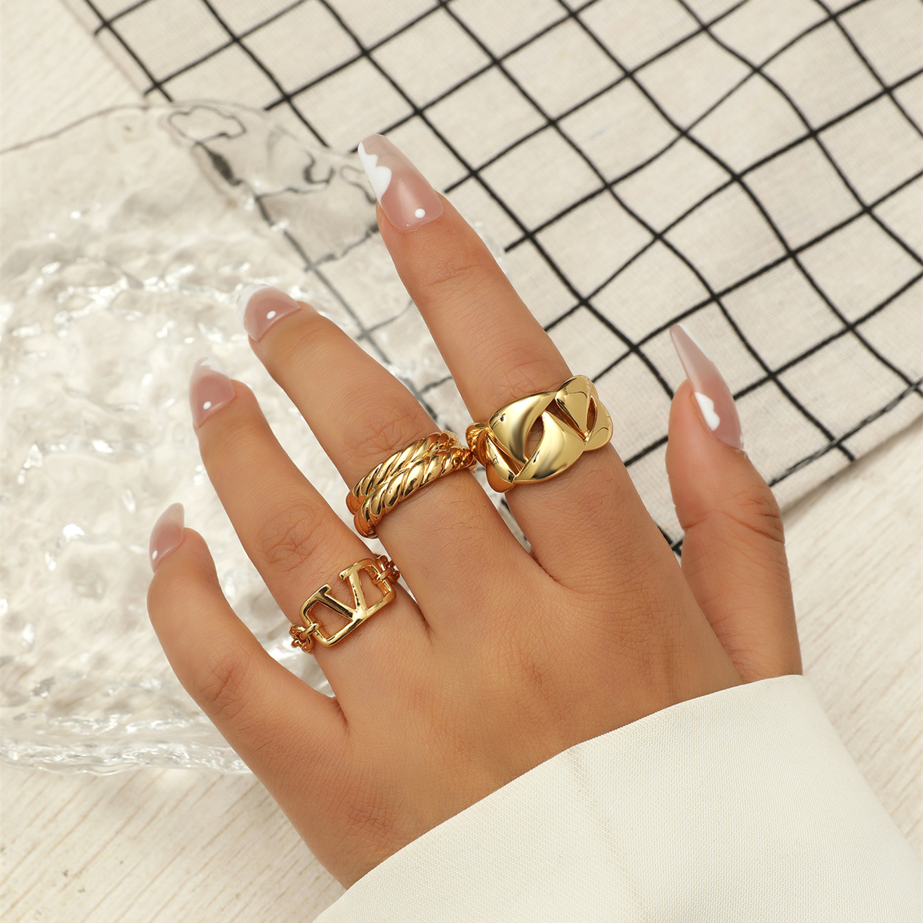 Retro Open Ring Trend All-match Fashion Hollow Weave Ring display picture 1