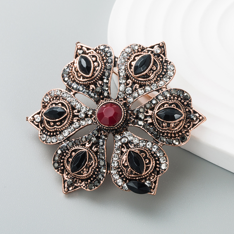 European And American Fashion Baroque Palace Retro Brooch Hollow Badge Corsage display picture 4
